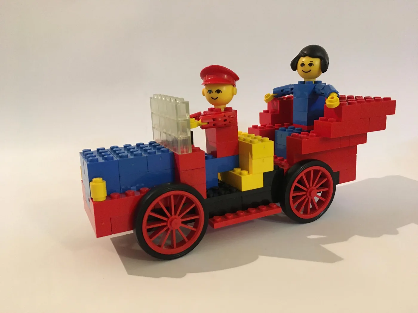 Dans le même style que le LEGO Voiture ancienne (196-1) | Brick Broker