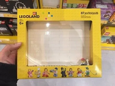 Dans le même style que le LEGO Étagère photo murale en briques (852666-1) | Brick Broker