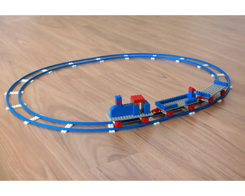 Dans le même style que le LEGO Petit ensemble de train (118-2) | Brick Broker