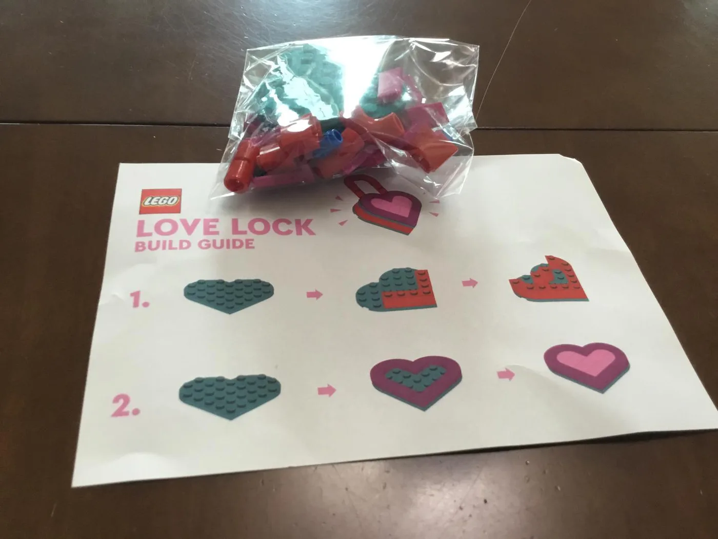 Dans le même style que le LEGO Cadenas d'amour (LOVELOCK-1) | Brick Broker