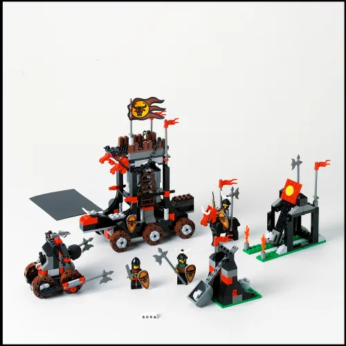 Dans le même style que le LEGO L'attaque du taureau (6096-1) | Brick Broker