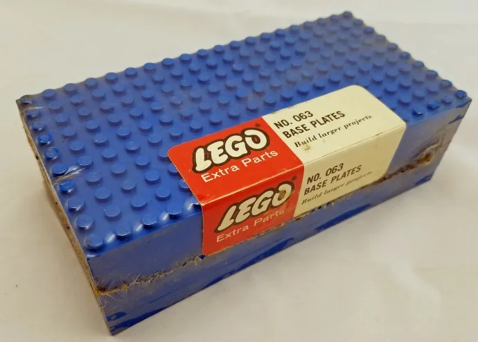 Dans le même style que le LEGO Cinq Grandes Plaques de Base - Bleues (063-1) | Brick Broker