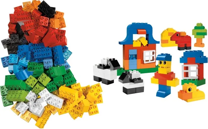 Dans le même style que le LEGO Boîte Géante (5588-1) | Brick Broker