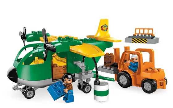 Dans le même style que le LEGO Avion cargo (5594-1) | Brick Broker