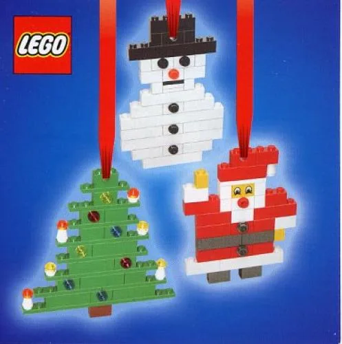 Dans le même style que le LEGO Trois Décorations de Noël - Père Noël, Arbre et Bonhomme de Neige (4759-1) | Brick Broker