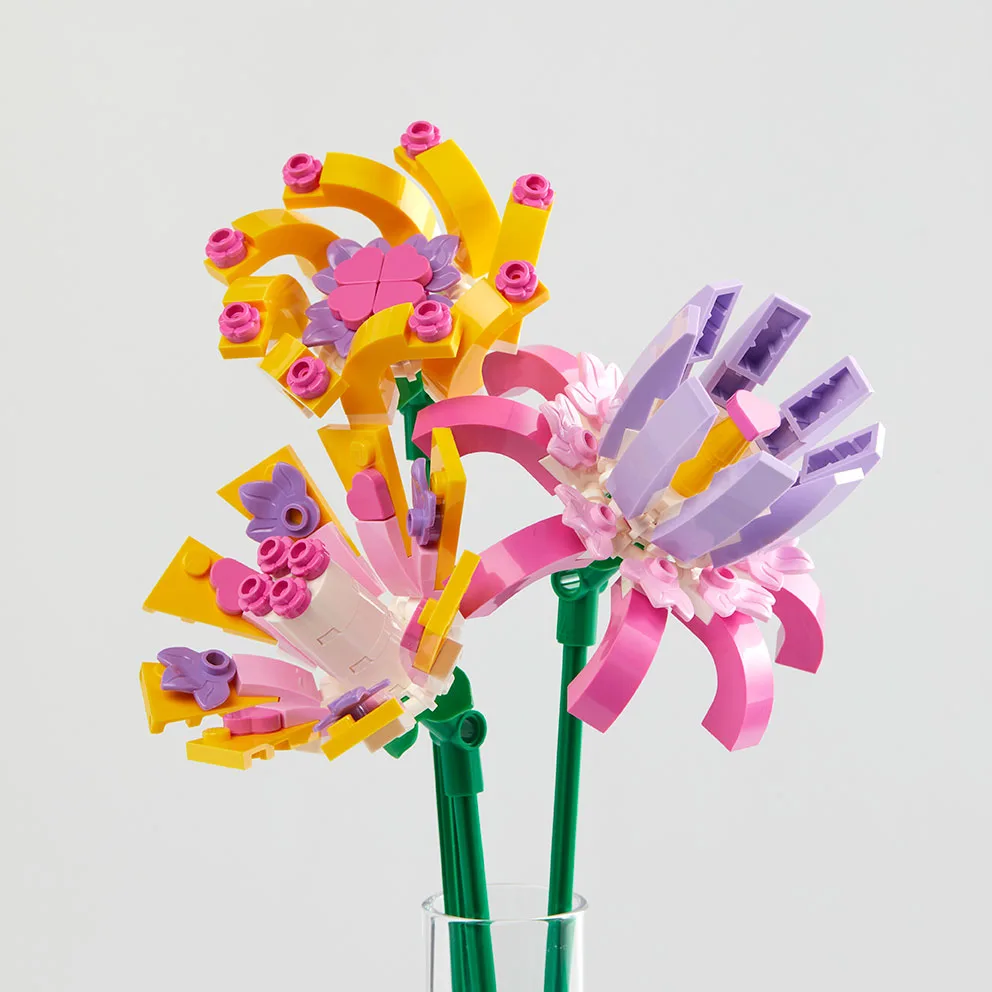 Dans le même style que le LEGO Pack de Fleurs Cœurs Roses (EG00147-1) | Brick Broker