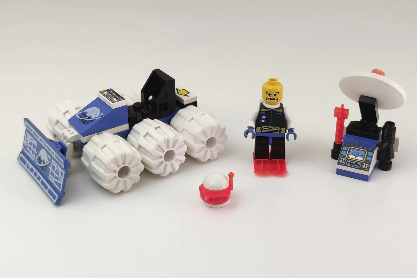 Dans le même style que le LEGO Chasse-neige pour satellite Ice Planet (1704-1) | Brick Broker