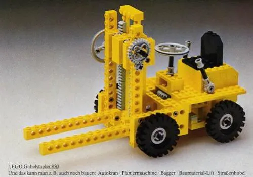 Dans le même style que le LEGO Chariot élévateur à fourche (850-1) | Brick Broker