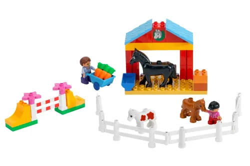 Dans le même style que le LEGO Écurie pour chevaux (4690-1) | Brick Broker