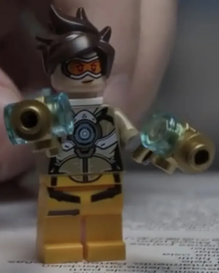 LEGO Tracer (version pistolets dorés) (OWIK-2) - prix | Brick Broker