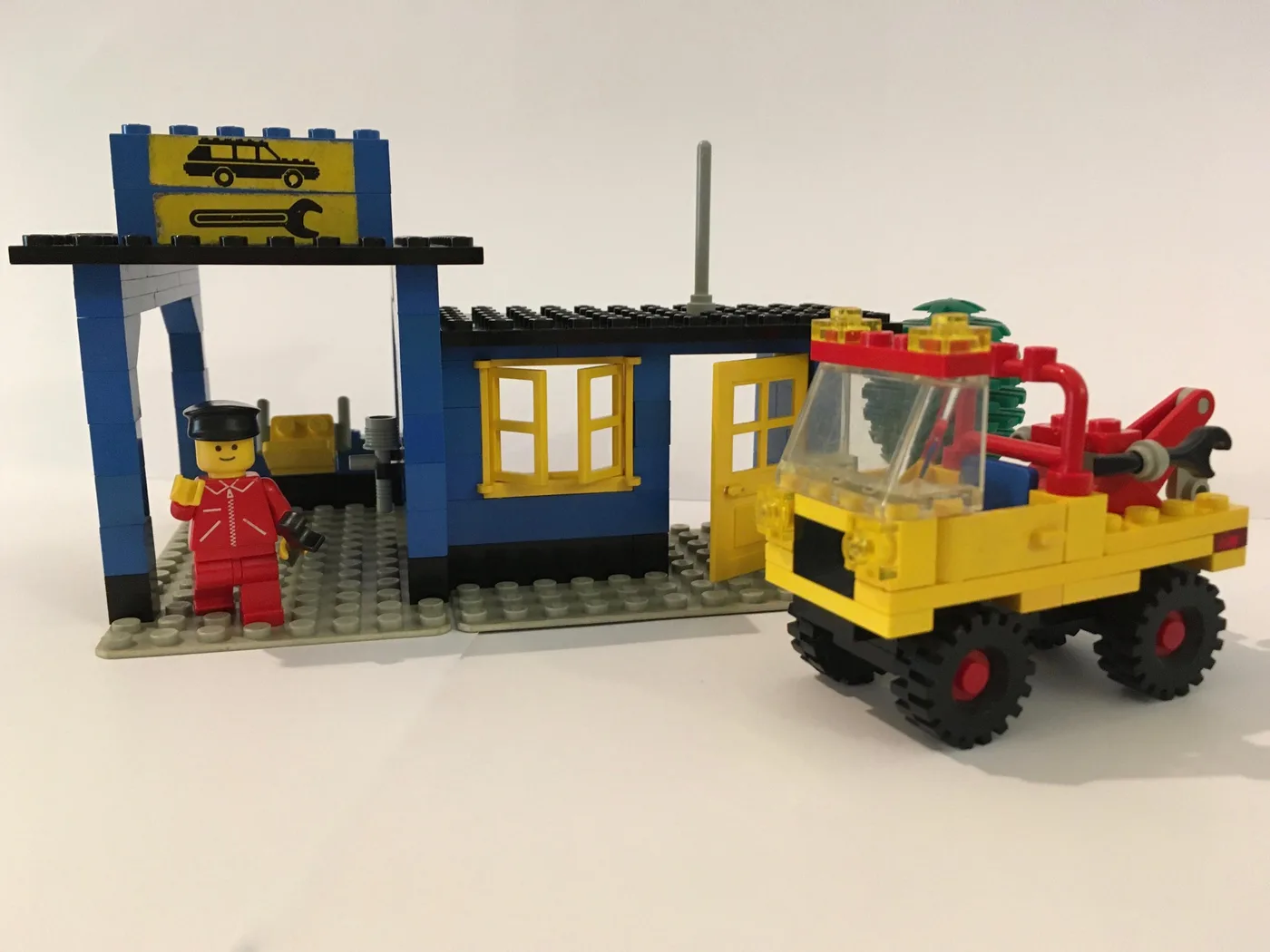 Dans le même style que le LEGO Station-service automobile (6363-1) | Brick Broker