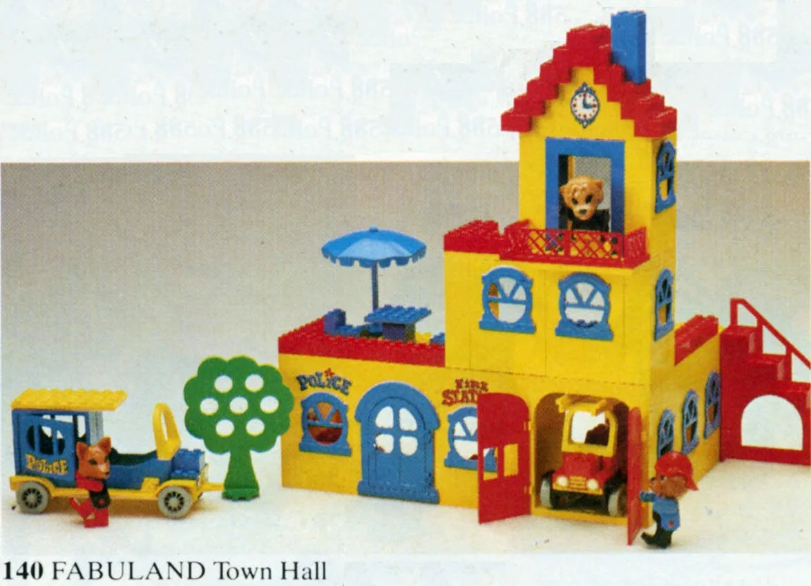 Dans le même style que le LEGO Hôtel de Ville (140-1) | Brick Broker