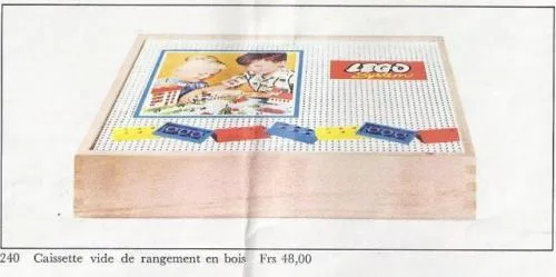 Dans le même style que le LEGO Boîte de Rangement en Bois Grande, Vide (240-1) | Brick Broker