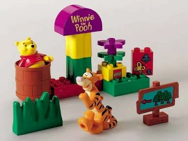 Dans le même style que le LEGO Pooh et Tigger jouent à cache-cache (2983-1) | Brick Broker