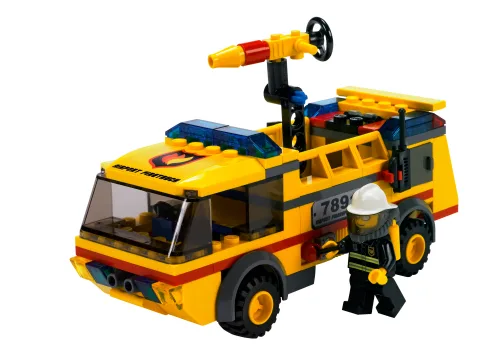 Dans le même style que le LEGO Camion de pompiers de l'aéroport (7891-1) | Brick Broker