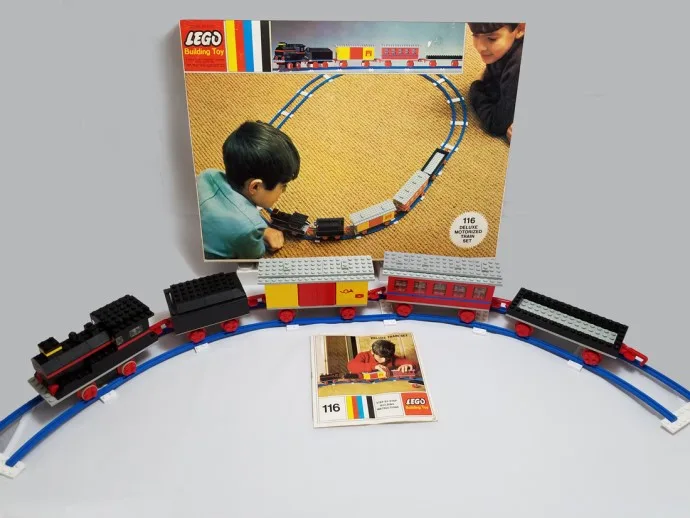 Dans le même style que le LEGO Ensemble de Train Motorisé Deluxe (116-2) | Brick Broker