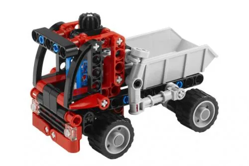 Dans le même style que le LEGO MINI CAMION PORTE-CONTENEUR (8065-1) | Brick Broker