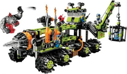 Dans le même style que le LEGO QG de commandement Titanium (8964-1) | Brick Broker