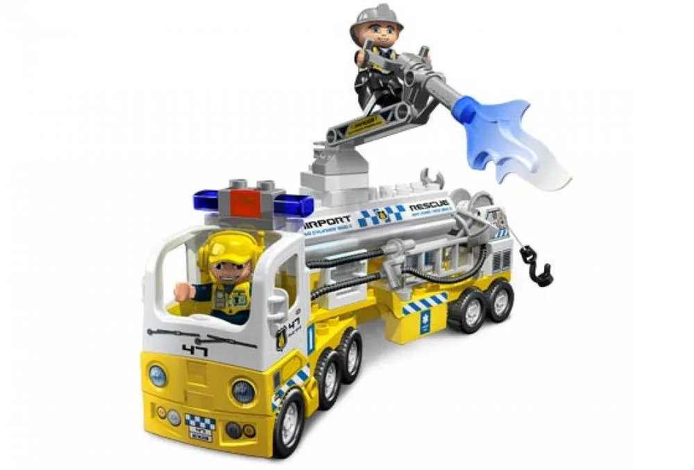 Dans le même style que le LEGO Camion de sauvetage d'aéroport (7844-1) | Brick Broker