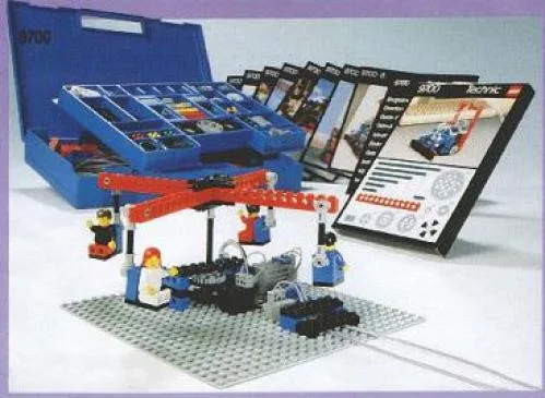 Dans le même style que le LEGO Centre de contrôle Technic (9700-1) | Brick Broker