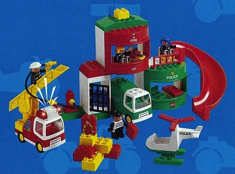 Dans le même style que le LEGO Poste de secours (2811-1) | Brick Broker