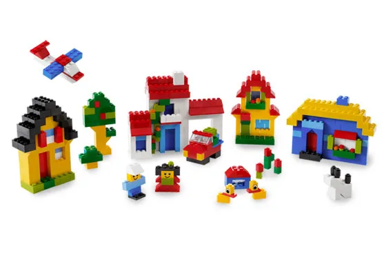 Dans le même style que le LEGO Ensemble Anniversaire Doré (5522-1) | Brick Broker