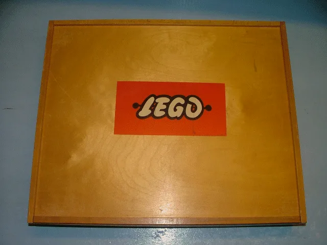 Dans le même style que le LEGO Boîte LEGO de maternelle vide (700L-1) | Brick Broker