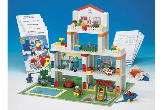 Dans le même style que le LEGO Ensemble Autour de la Maison (9130-1) | Brick Broker