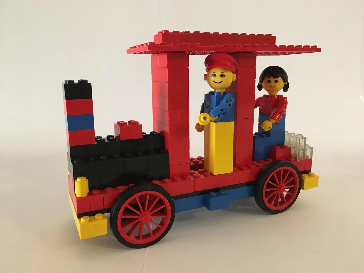 Dans le même style que le LEGO Locomotive avec conducteur et passager (252-1) | Brick Broker