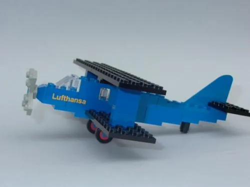 Dans le même style que le LEGO Lufthansa à Deux Étages (1562-3) | Brick Broker