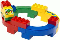 Dans le même style que le LEGO Manège du clown (2284-1) | Brick Broker