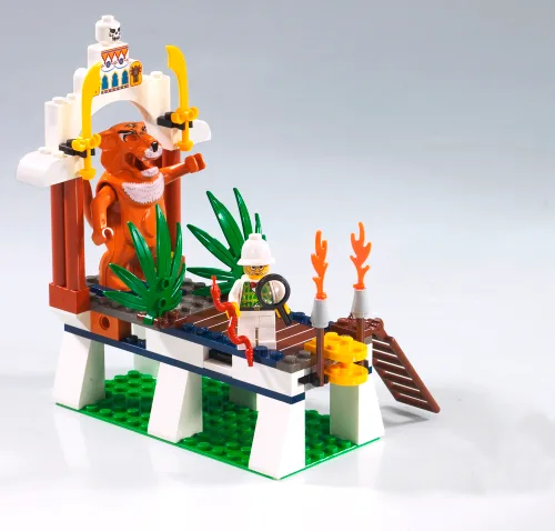 Dans le même style que le LEGO Le Rugissement de Tygurah (7411-1) | Brick Broker