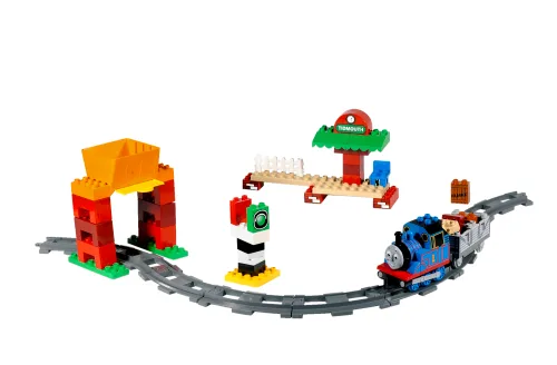 Dans le même style que le LEGO Ensemble de train Thomas (5554-1) | Brick Broker
